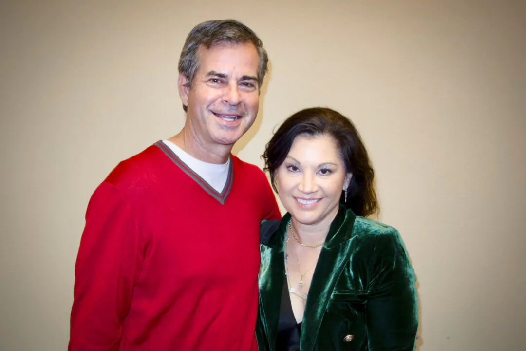 Award-winning TV host Victoria Recaño and her husband, Tom Burwell, watched a Shen Yun performance at the San Jose Center for the Performing Arts in San Jose, Calif., on Dec. 28, 2024. (Mark Cao/The Epoch Times) 