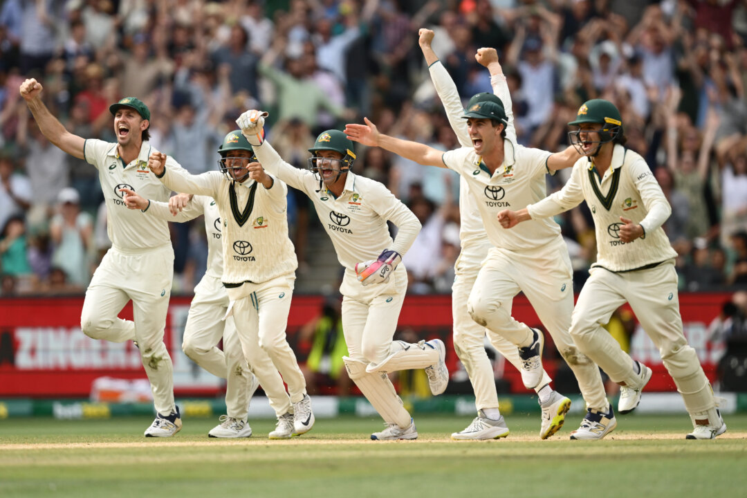 Australia Wins Fourth Test to Lead Series 2-1