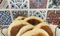 Bolos Lêvedos (Portuguese English Muffins)