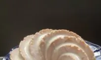 Bolo com Baunilha e Nata (Vanilla and Cream Cake)
