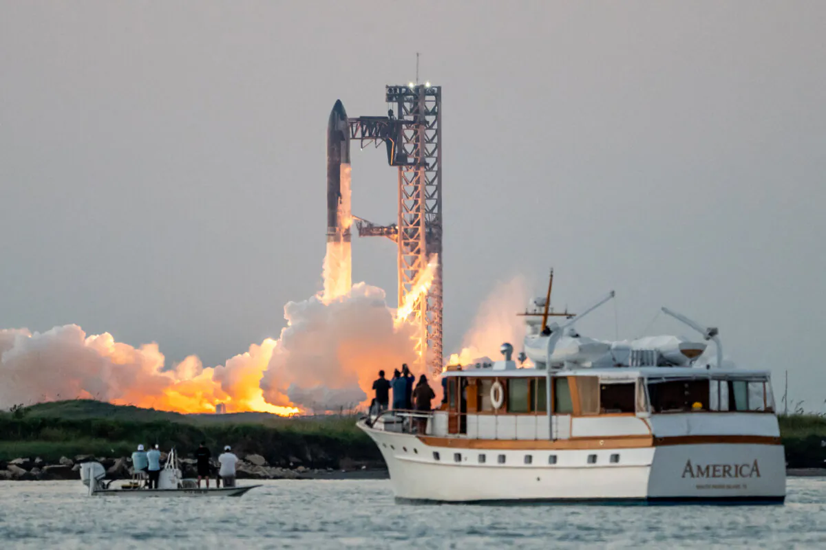 A SpaceX Starship lifts off from Starbase near Boca Chica, Texas, for the Starship Flight 5 test on Oct. 13, 2024. (Sergio Flores/AFP via Getty Images)