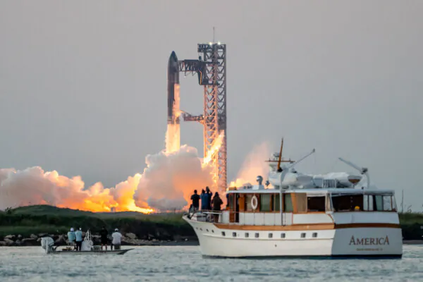 SpaceX Plans 8-Mile ‘Starpipe’ to Fuel Spaceship to Mars