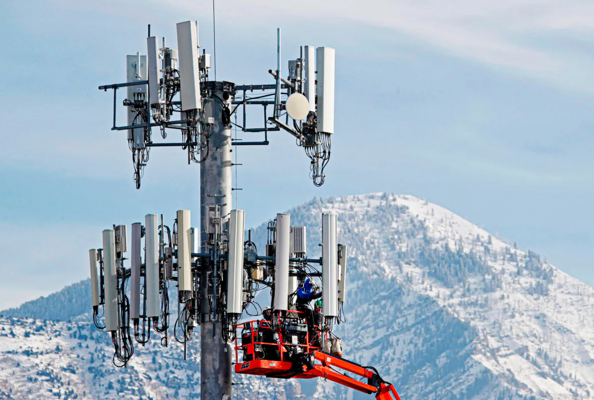 A contract crew for Verizon conducts update work on a cell tower in Orem, Utah, on Dec. 10, 2019. (George Frey/AFP via Getty Images)