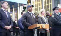 Outgoing New York Mayor Honors Community Groups, Police for Reducing Crime