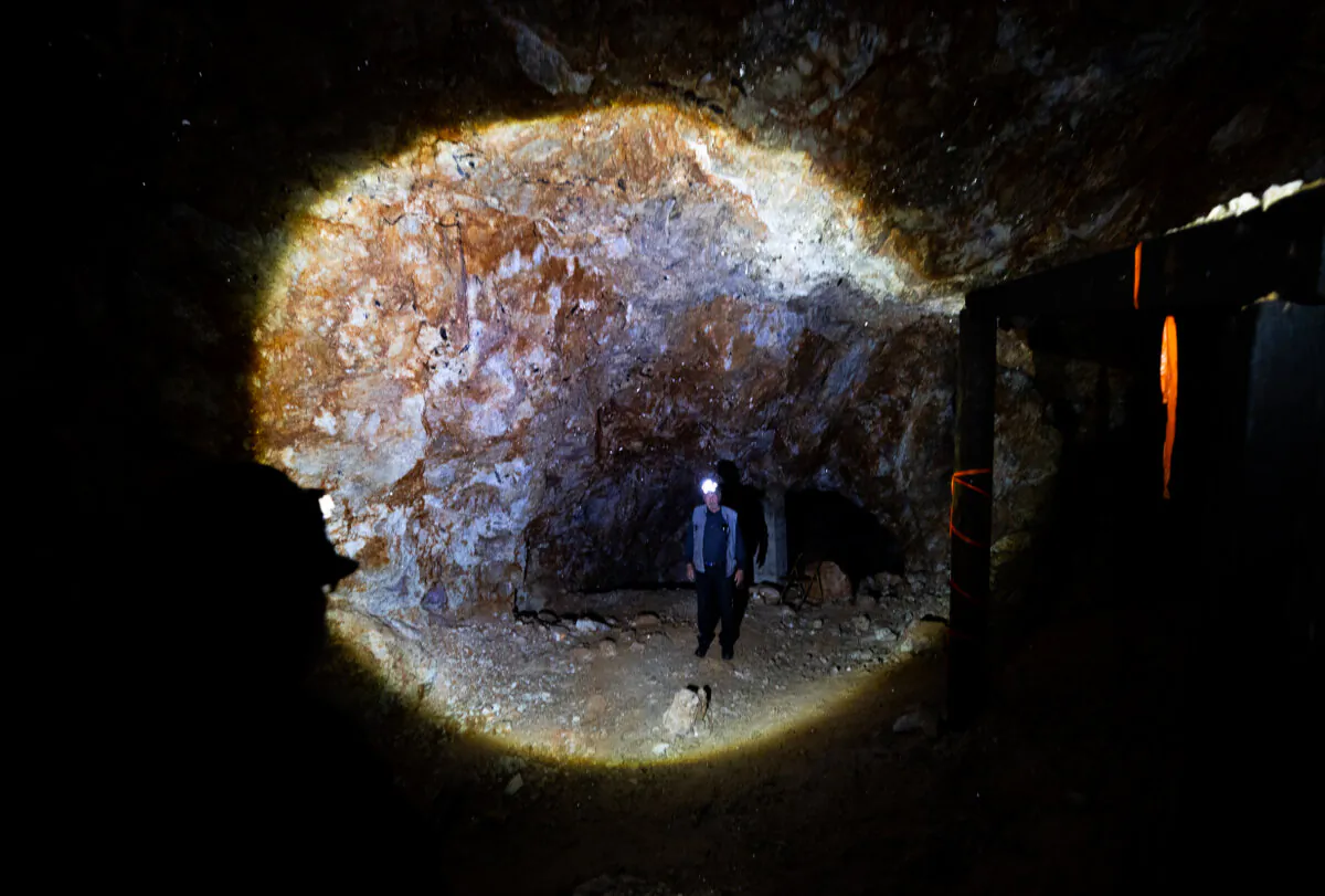Lepidolite, used for lithium ores, in a mine near San Diego County, Calif., on Dec. 27, 2024. (John Fredricks/The Epoch Times)