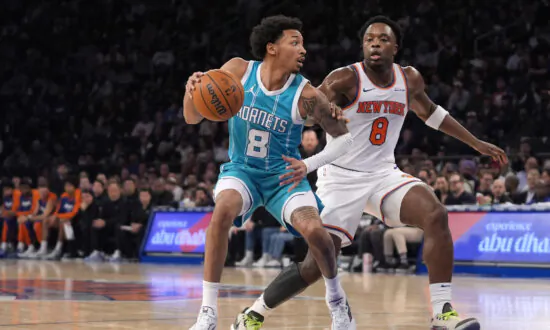 Anunoby and Towns Help the Knicks Blow It Open on the Way to a 125–101 Rout of the Hornets