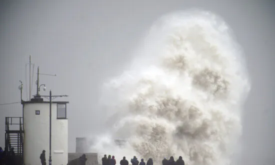Storm Darragh Batters UK and Ireland, Leaving 1 Dead and Hundreds of Thousands Without Power