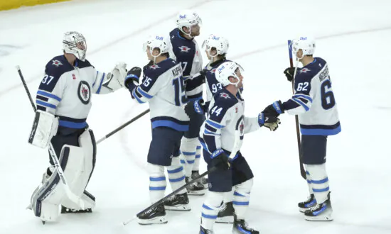 Scheifele Scores as the Jets Beat the Blackhawks 4–2 in Sorensen’s First Game