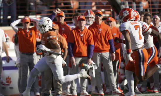 Texas Beats Clemson 38–24, Advances to Face Arizona State in College Football Playoff Quarters