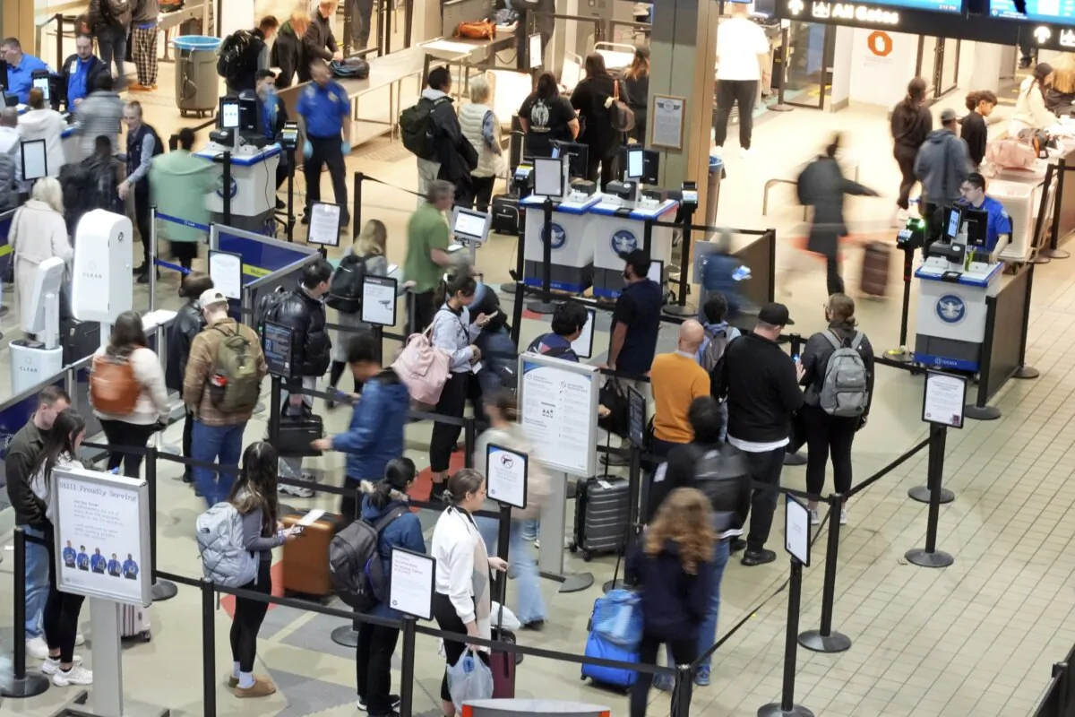 Passengers line up at a security checkpoint in Pittsburgh International Airport, on Dec. 11, 2024. (Gene J. Puskar/AP Photo)