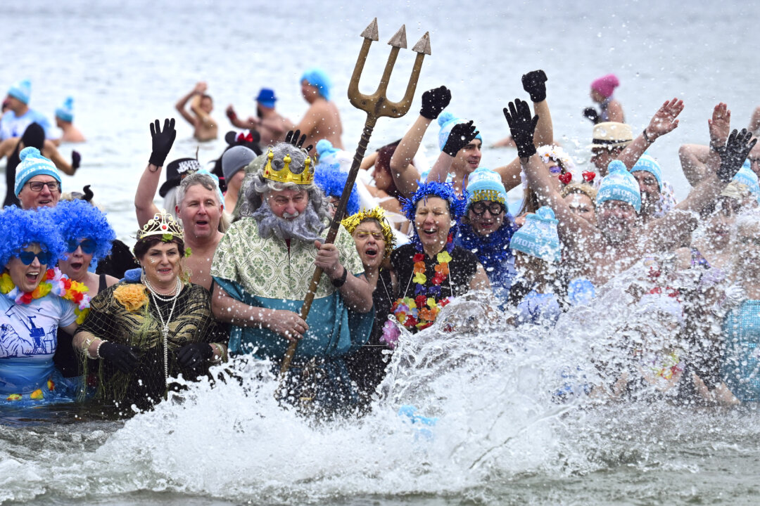 Day in Photos: New Year Swim, Fireworks Attack, and Tar Barrel Festival