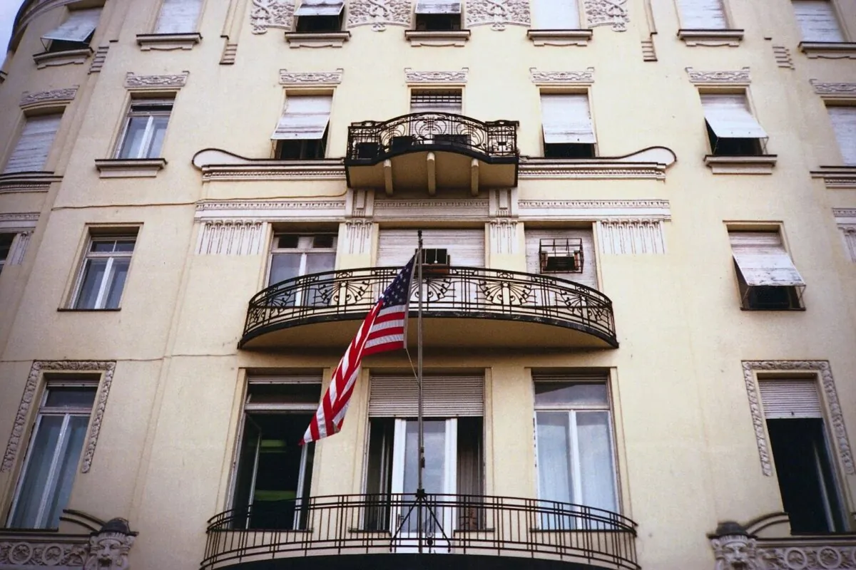 The U.S. Chancery office building in Budapest, Hungary, in 1991. (Public Domain)