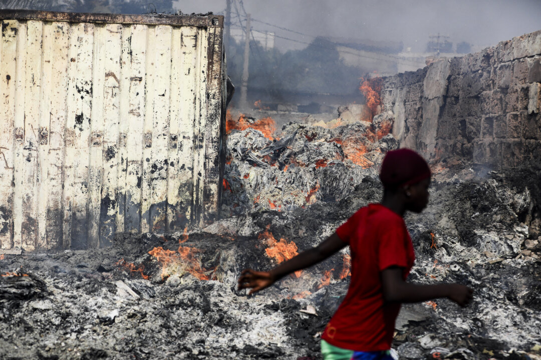 Day in Photos: Fire at Clothing Market, Shooting in New York, Dinosaur Footprints Found