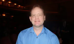 San Francisco Theatergoer Says Shen Yun Should Perform in China