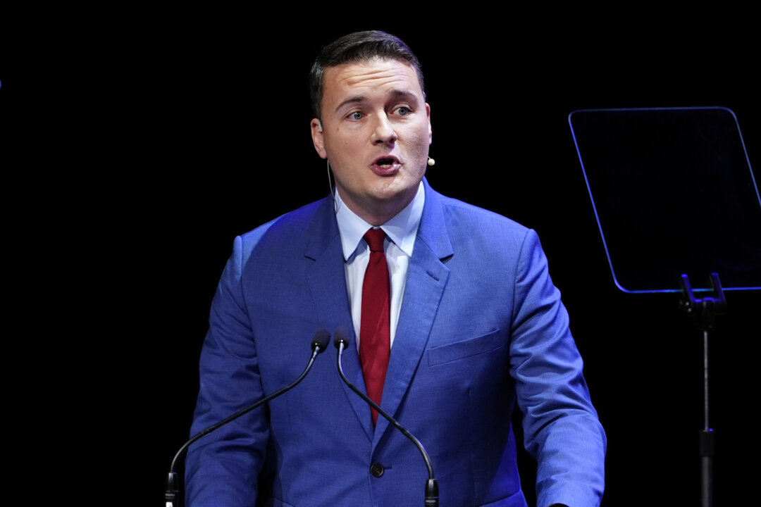 Streeting Backs Local Inquiry Into Oldham Child Exploitation Scandal Amid Rising Tensions