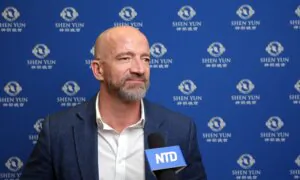 ‘It Encompasses You,’ Executive Says of Shen Yun