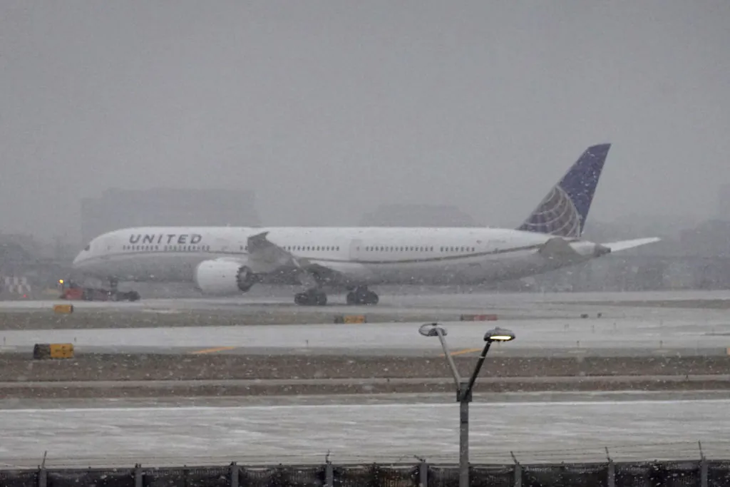 A jet taxis in snow at O'Hare International Airport in Chicago on Dec. 22, 2022. (Scott Olson/Getty Images)