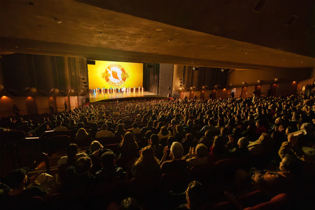 Shen Yun Performing Arts' curtain call at the San Jose Center for the Performing Arts on Dec. 29, 2024. (The Epoch Times)