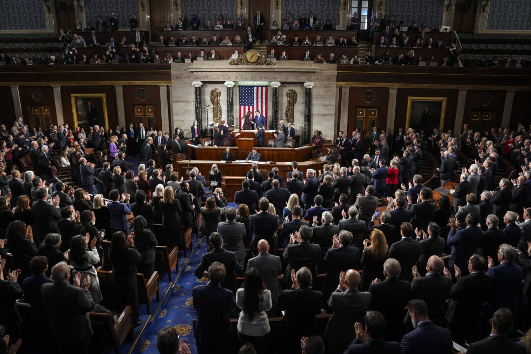 Day in Photos: Congress Certifies Trump’s Victory, Trudeau Resigns, Snowstorm in Washington