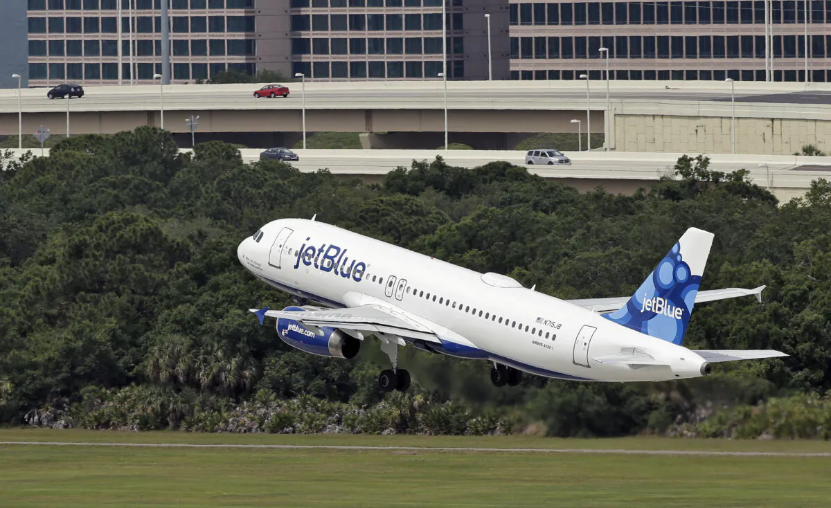 A JetBlue Airways Airbus A320-232 takes off from Tampa International Airport in Tampa, Fla., on May 15, 2014. (Chris O'Meara/AP Photo)
