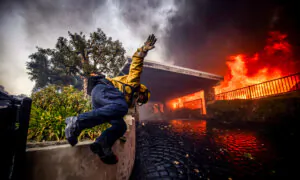 Wildfire Rages in Pacific Palisades, California