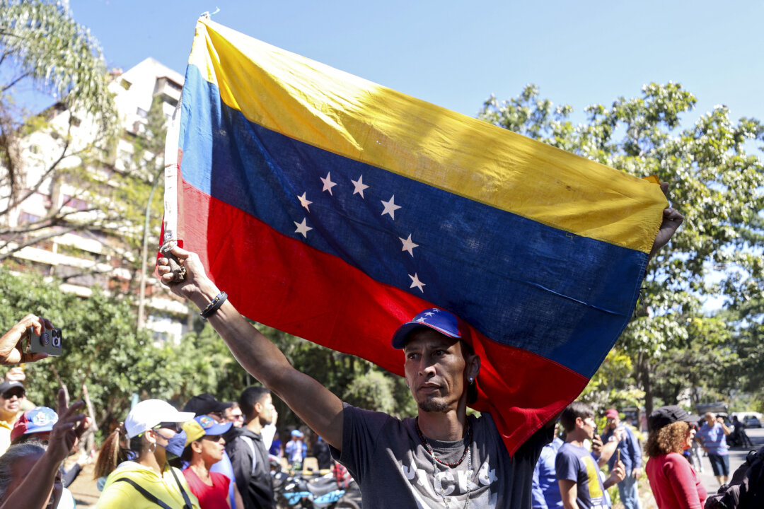 Protests in Caracas Ahead of Maduros Disputed 3rd Inauguration