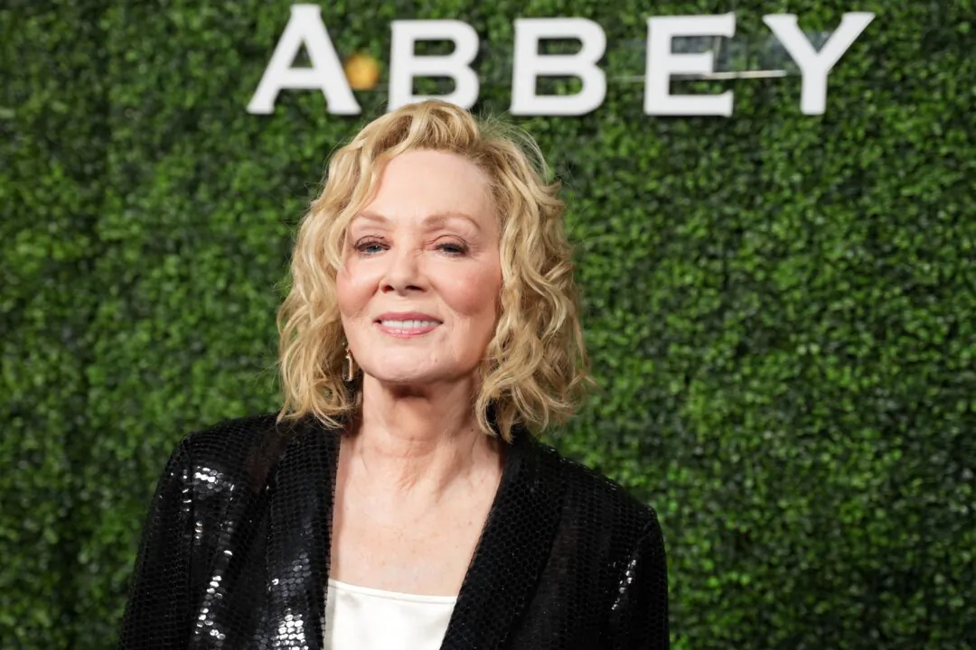 Jean Smart Urges Networks to Forgo Award Shows, Donate to Southern California Fire Victims Instead