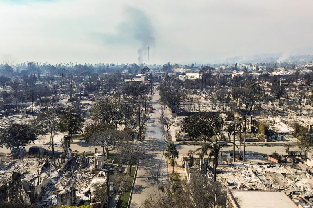 Firefighters Race to Control Los Angeles Wildfires as Tens of Thousands Evacuate