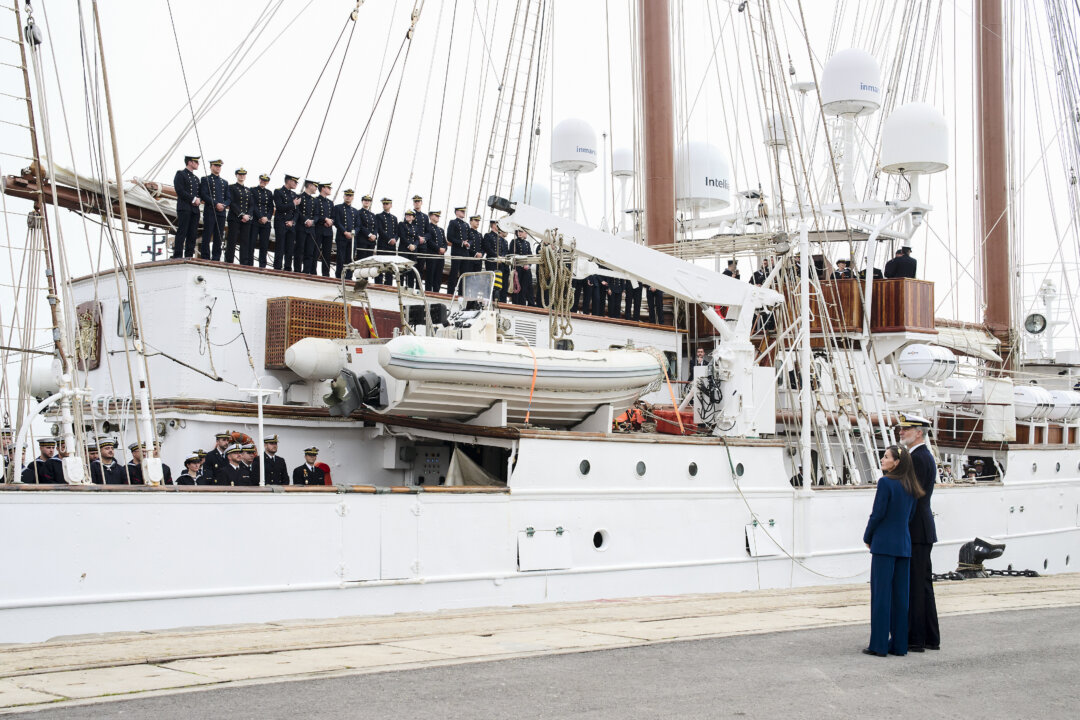 Day in Photos: Princess of Spain Goes Sailing, Olaf Scholz Elected, French Army Leaves Chad