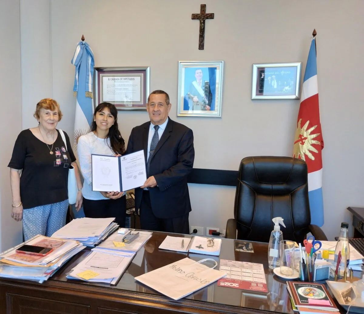 The Legislative Secretary of the Honorable Chamber of Representatives, Raúl Leoni Beltrán, delivers the declaration of interest. (Courtesy of GJW)