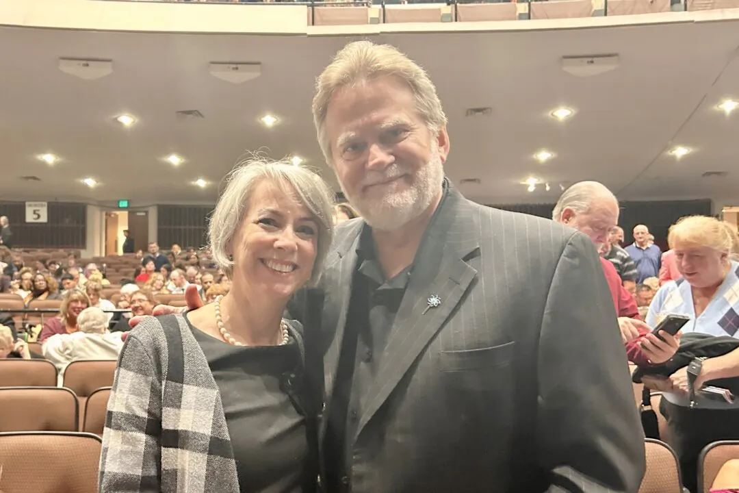 Lori and Randall Eplin at the Shen Yun Performing Arts performance at Youkey Theatre, RP Funding Center on Jan. 14, 2025. (Xinxin Teng/The Epoch Times)