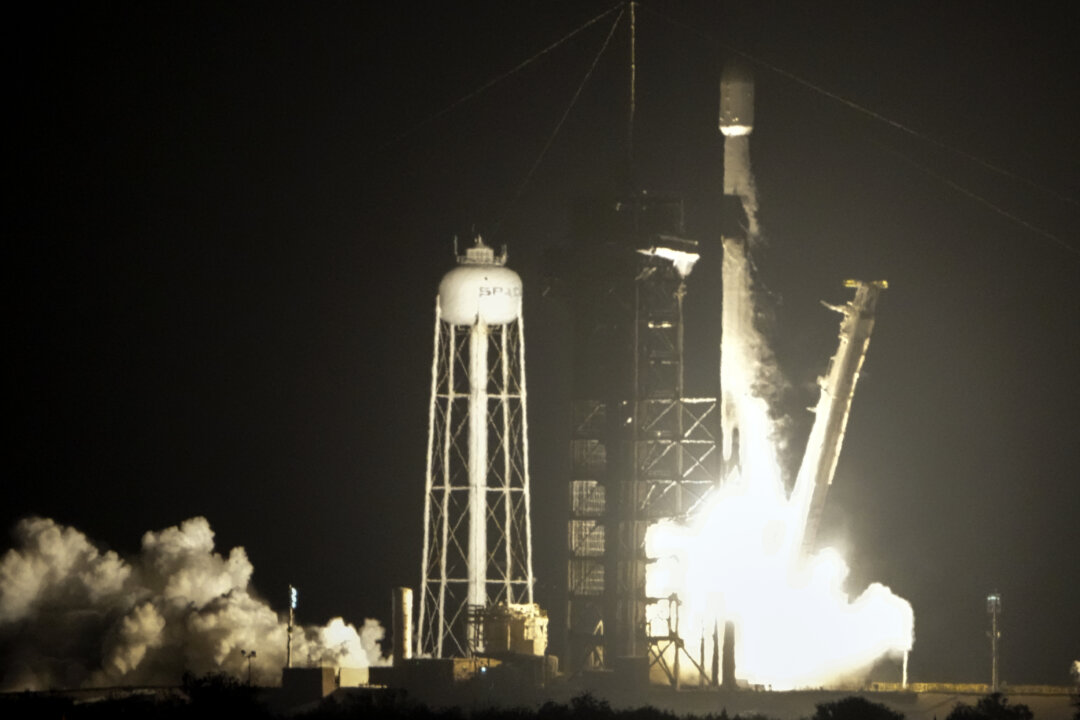 2 Private Lunar Landers Head Toward Moon in Roundabout Journey