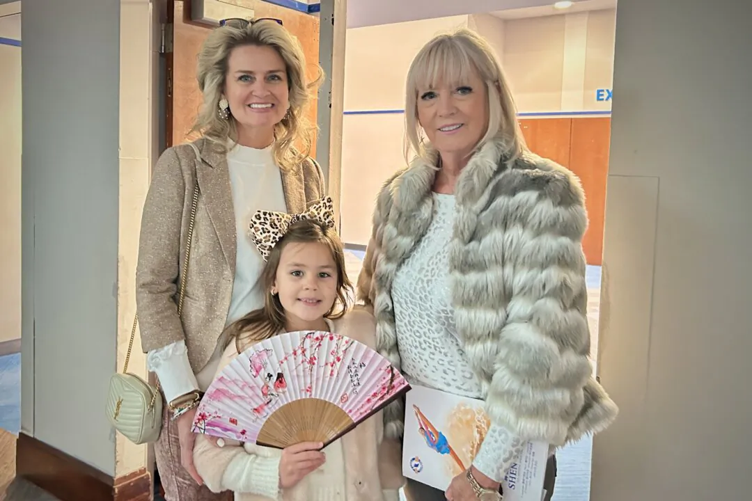Jan Barlow and Dana Cassidy enjoyed Shen Yun at the Youkey Theater in Lakeland, Florida, on Jan. 15, 2025. (Xinxin Teng/The Epoch Times)