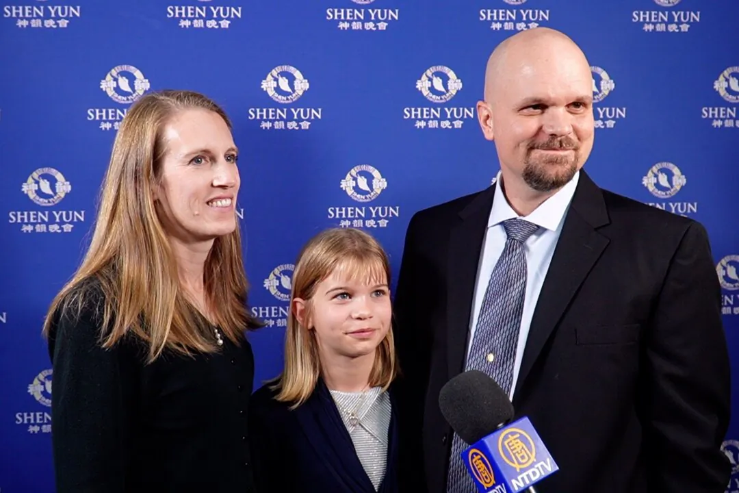 Kendra and Jonathan Sorensen and their daughter Hannah enjoyed Shen Yun at the Youkey Theater in Lakeland, Florida, on Jan. 15, 2025. (NTD)