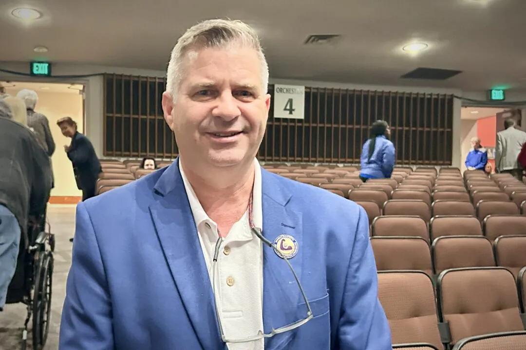 Robert Armstrong enjoyed Shen Yun Performing Arts at the Youkey Theater in Lakeland, Florida, on Jan. 15, 2025. (Xinxin Teng/The Epoch Times)