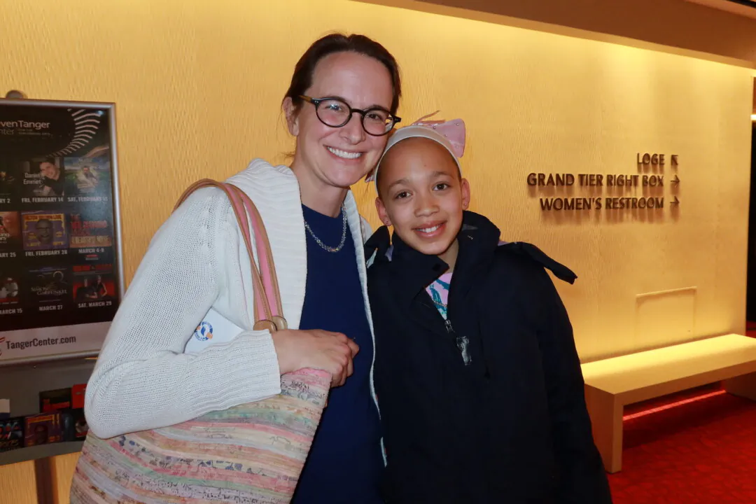 Michelle and Eleanor Miller at the Shen Yun Performing Arts performance at Steven Tanger Center for the Performing Arts on Jan. 15, 2025. (Nancy Bao/The Epoch Times)