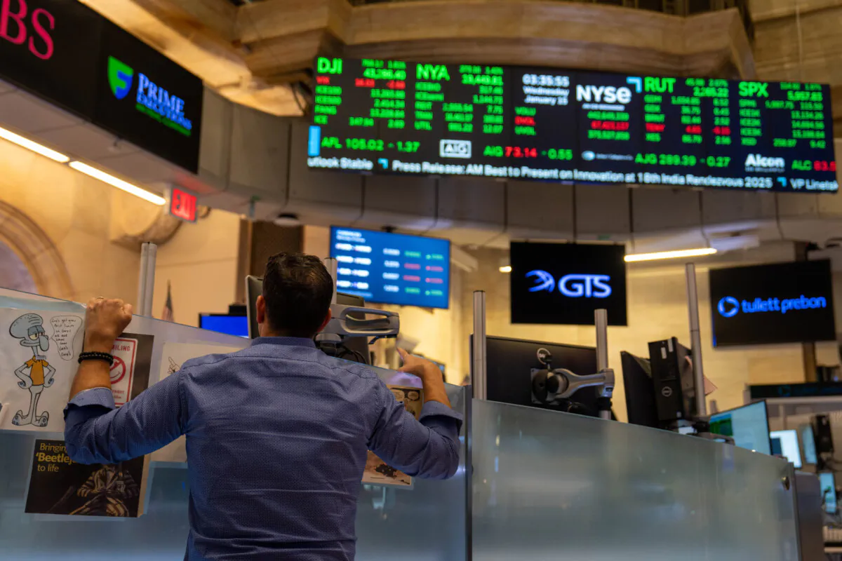 Traders work on the floor of the New York Stock Exchange on Jan. 15, 2025. (David Dee Delgado/Getty Images)