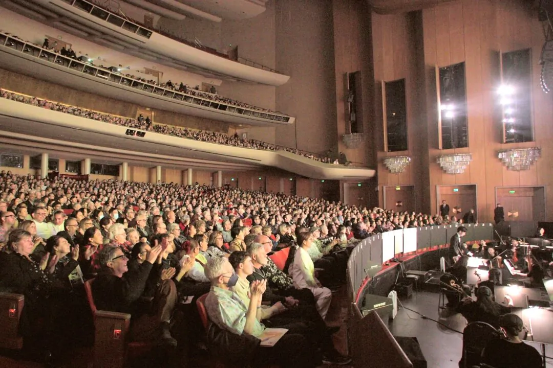 Shen Yun performed at The Music Center's Dorothy Chandler Pavilion in downtown LA on Jan. 18, 2025. (Eric Zhang)