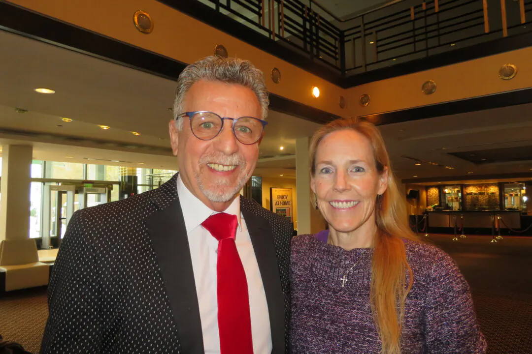 Louis De Palma and Heather Simmons watched Shen Yun Performing Arts at the Duke Energy Center for the Arts – Mahaffey Theater in St. Petersburg, Florida, on Jan. 19, 2025 (Kailiang Jia/The Epoch Times)