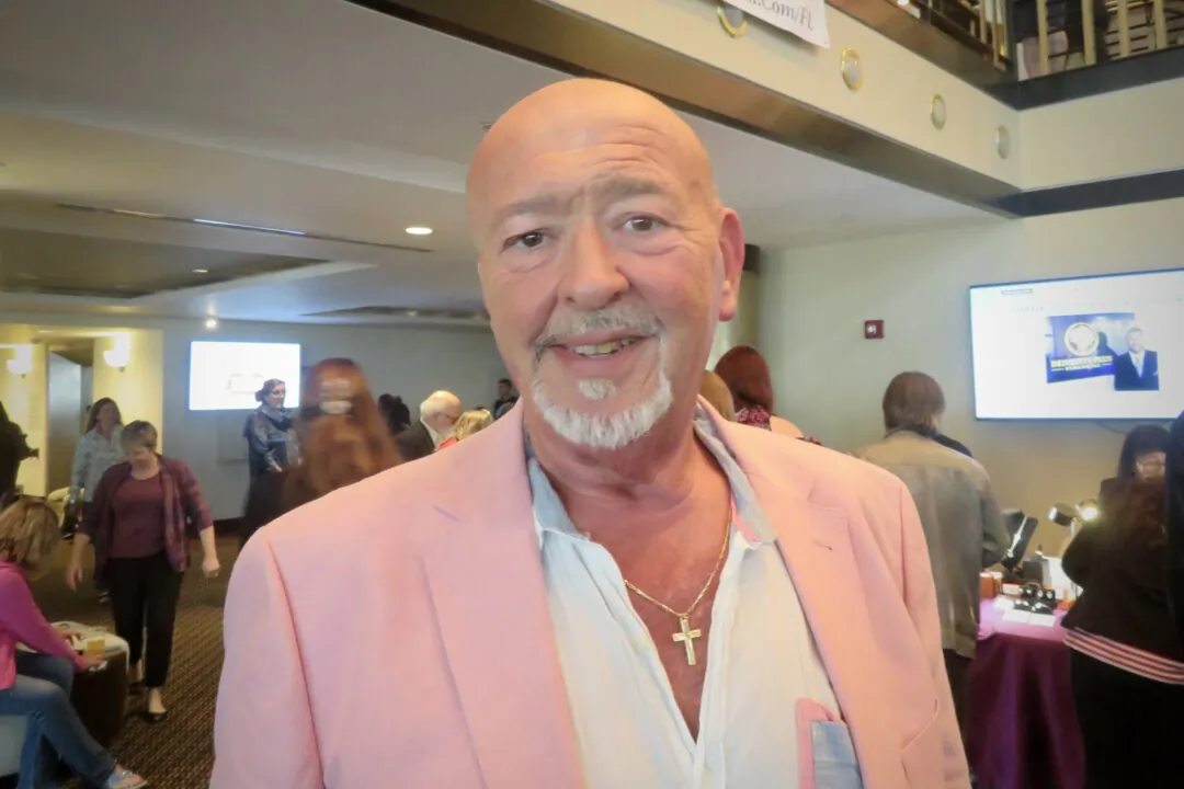Peter Hall attended Shen Yun Performing Arts at the Duke Energy Center for the Arts – Mahaffey Theater in St. Petersburg, Florida on Jan. 19, 2025. (Kailiang Jia/The Epoch Times)
