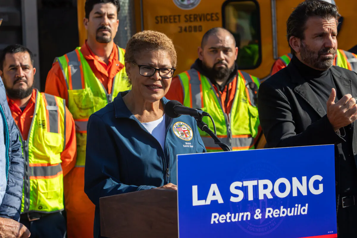Los Angeles Mayor Karen Bass speaks to journalists in a press conference in Los Angeles on Jan. 17, 2025. (Apu Gomes/Getty Images)