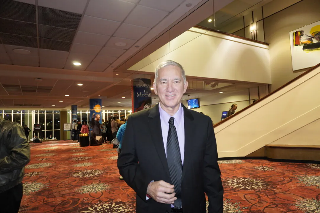 Bruce Van Dam enjoyed Shen Yun at the Jacksonville Center for the Performing Arts on Jan. 21, 2025. (Nancy Ma/The Epoch Times)