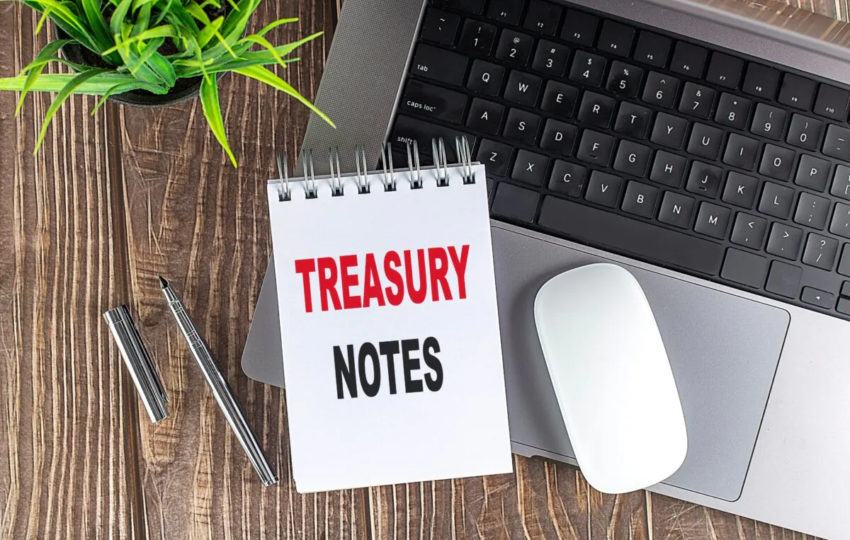 You may be considering investing in 10-year Treasury notes. (Drozd Irina/Shutterstock)