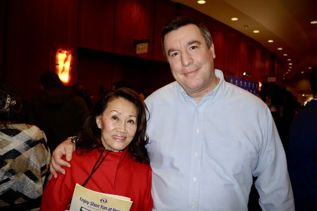 Jackie Posey and Michael Sullivan enjoyed Shen Yun's evening performance at the Keller Auditorium on Jan. 21, 2025. (Frank Zhang/The Epoch Times)