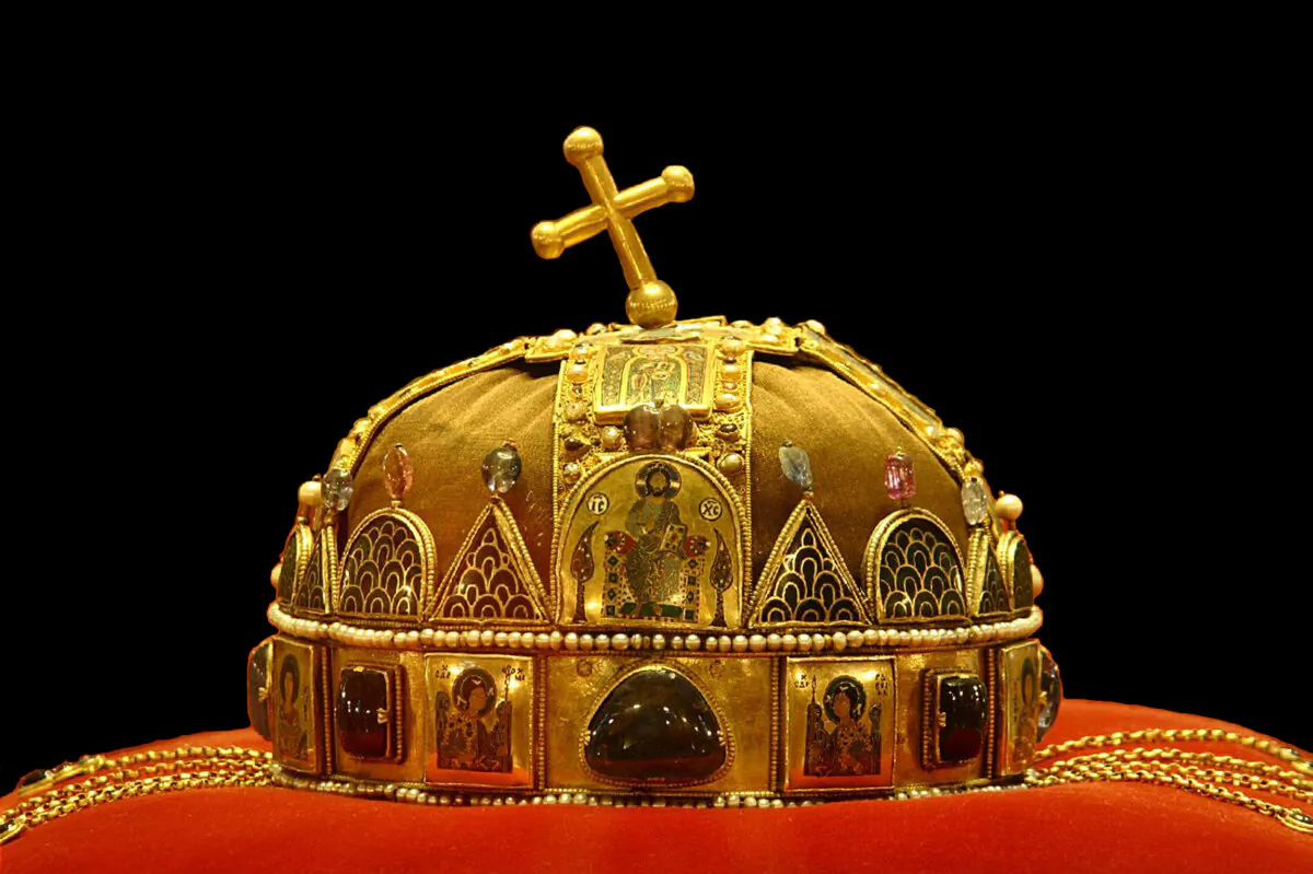 The Crown of St. Stephen, the holy crown of Hungary. (granada_turnier/CC BY 2.0)