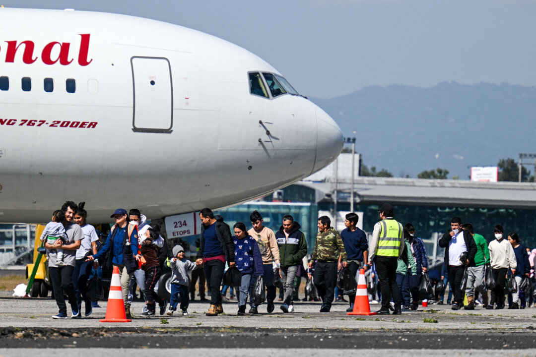 Colombian President Confirms He Blocked US Military Planes With Illegal Immigrants