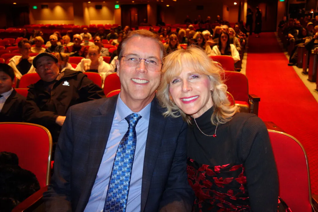 Jeff and Kelly Barnson enjoyed Shen Yun's evening performance at the Keller Auditorium on Jan. 22, 2025. (Lily Yu/The Epoch Times)