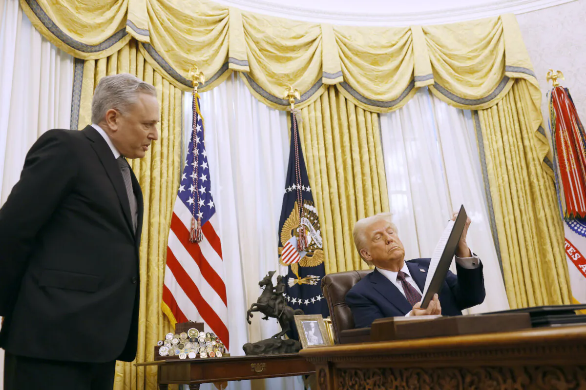 David Sacks, U.S. President Donald Trump's "AI and Crypto Czar", speaks with President Trump during the signing of a series of executive orders in the Oval Office of the White House on Jan. 23, 2025. Trump signed a range of executive orders pertaining to issues including crypto currency, Artificial Intelligence, and clemency for anti-abortion activists. (Anna Moneymaker/Getty Images)