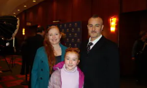 Couple Brings Daughter to Shen Yun for a Cultural Experience