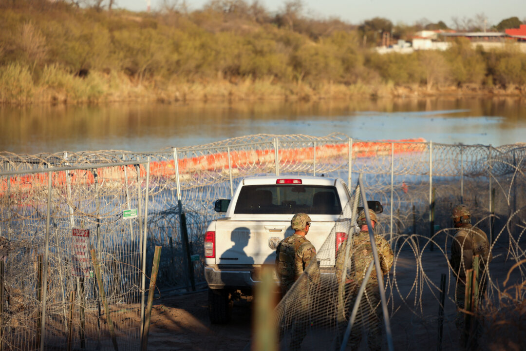 Around 3,000 More US Troops Deploying to Southern Border